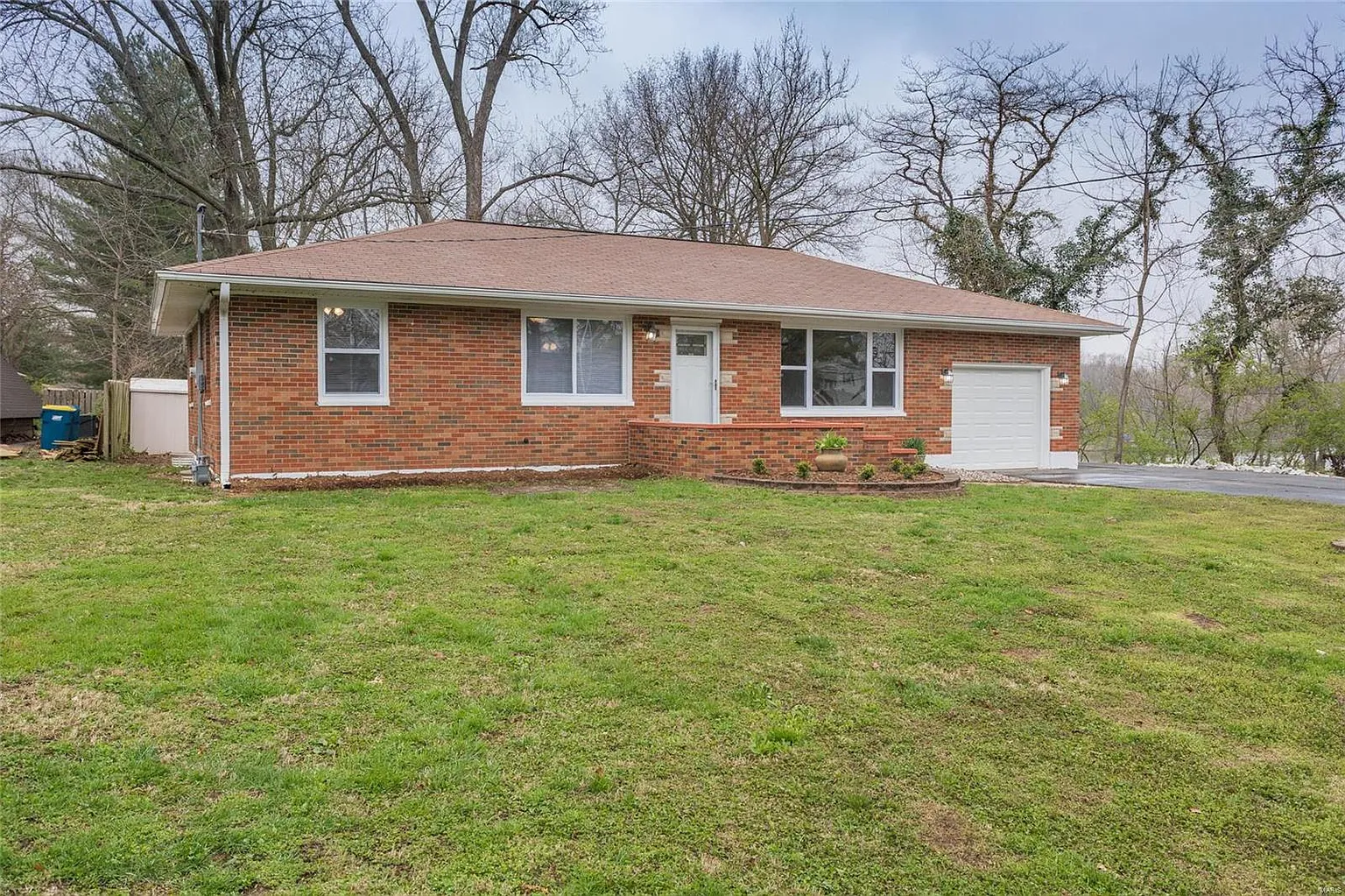 737 E Lake Dr photo 1