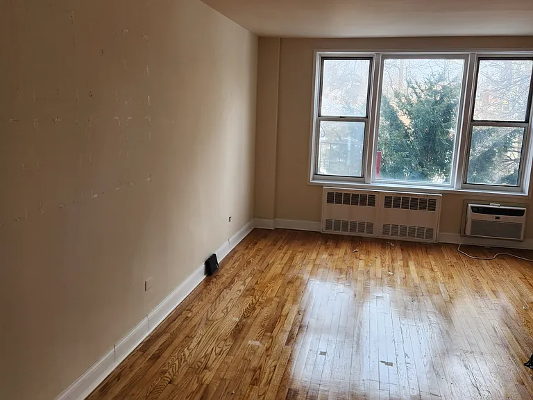 14329 Barclay Ave #2G — Photo 6