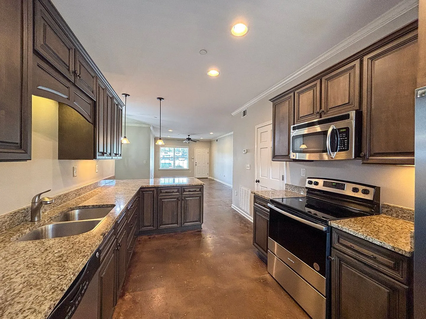 Roll Tide Condos — Photo 4