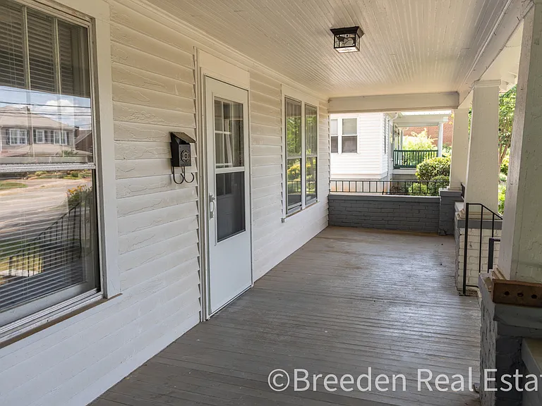 408 E Concord St — Photo 2