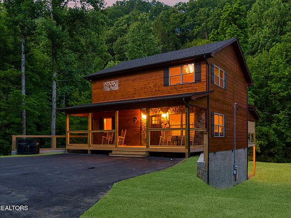 2nd image of 3211 Old Mountain Rd