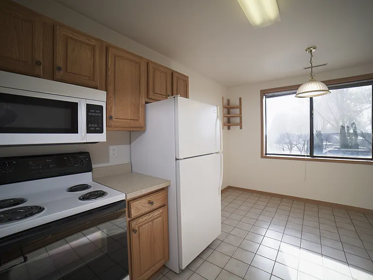 634 Academy Cir #104 — Photo 4