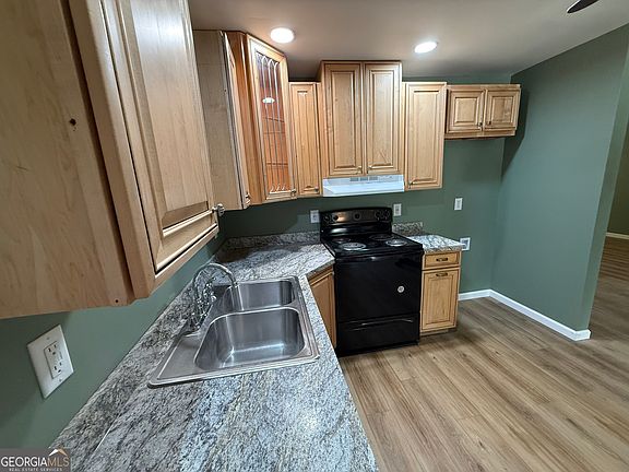 4th image of 240 Sims St