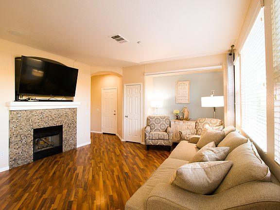 5th image of 25048 Driftoak St Unit 1