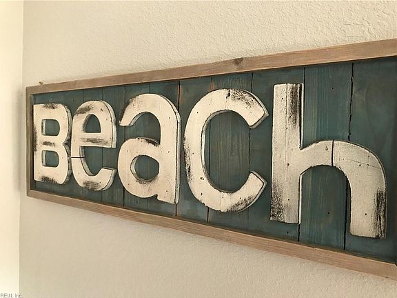 3 Blocks to the Beach