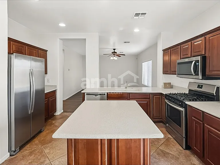 16600 N 176th Ln — Photo 3