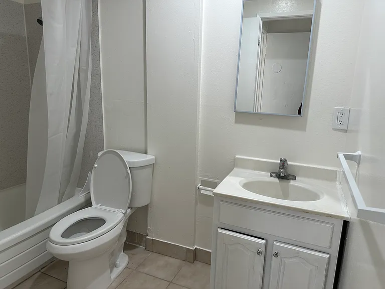 1605 8th Ave #105 — Photo 10