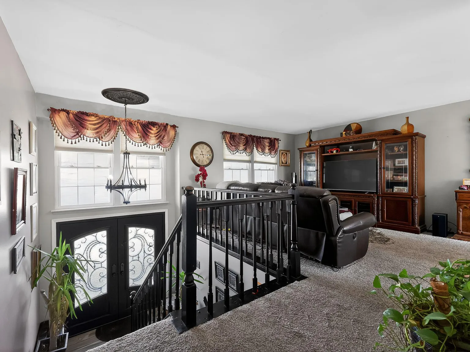4 bed, 2.5 bath, 1895 sqft, $3,200 — Photo 3
