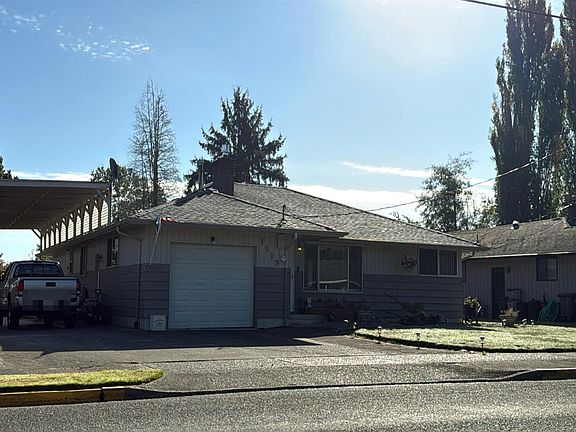 3rd image of 1117 9th St SW