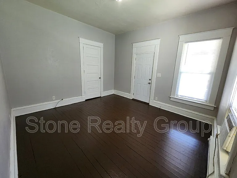 812 College Ave #2 — Photo 2