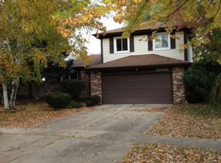 2S061 Salem Ct, Warrenville, IL