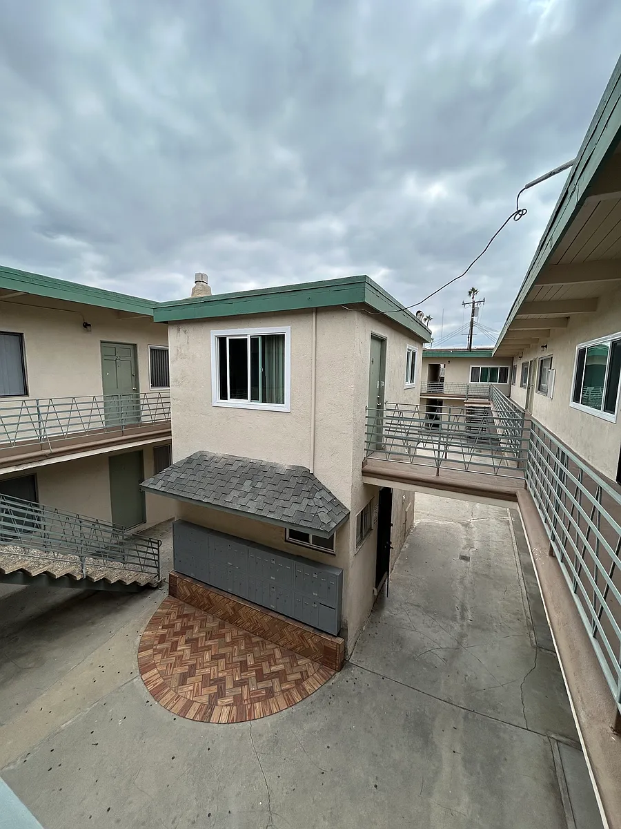 Building Photo - Torrance 44