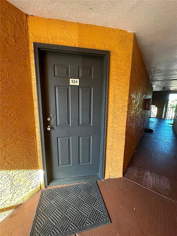 2 bed, 1.0 bath, 934 sqft, $1,600 — Photo 2