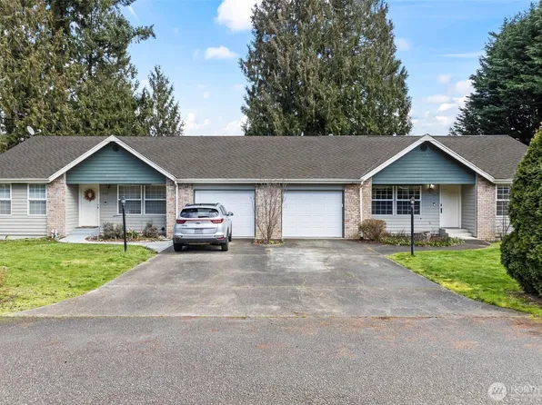 15207 15209 95th Avenue Ct E, Puyallup, WA 98375
