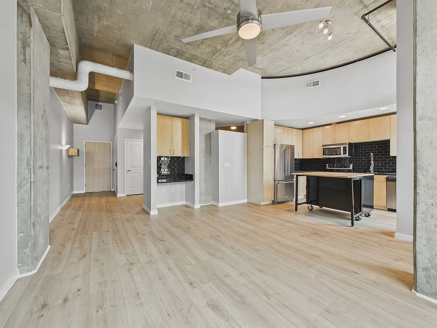 Stunning Glass House Condo with Mountain Views | 1 Bed | 1 Bath | Riverfront Park — Photo 4