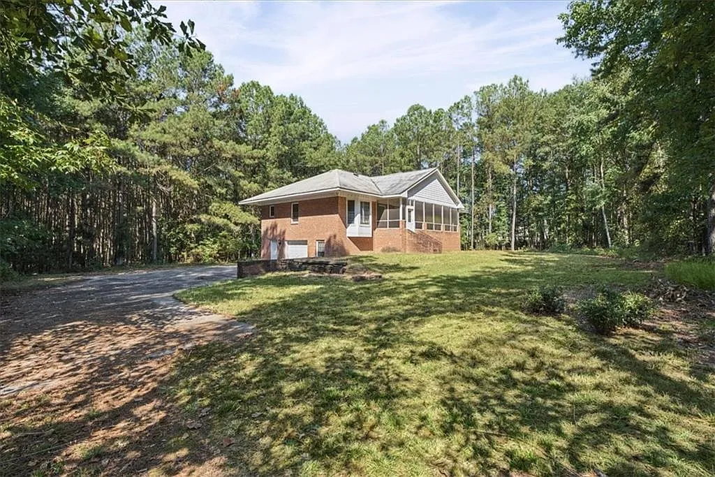 3 bed, 2.0 bath, 1969 sqft, $2,000 — Photo 3