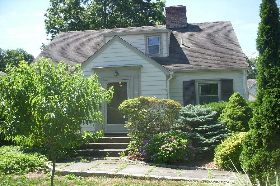 2nd image of 132 Winfield St