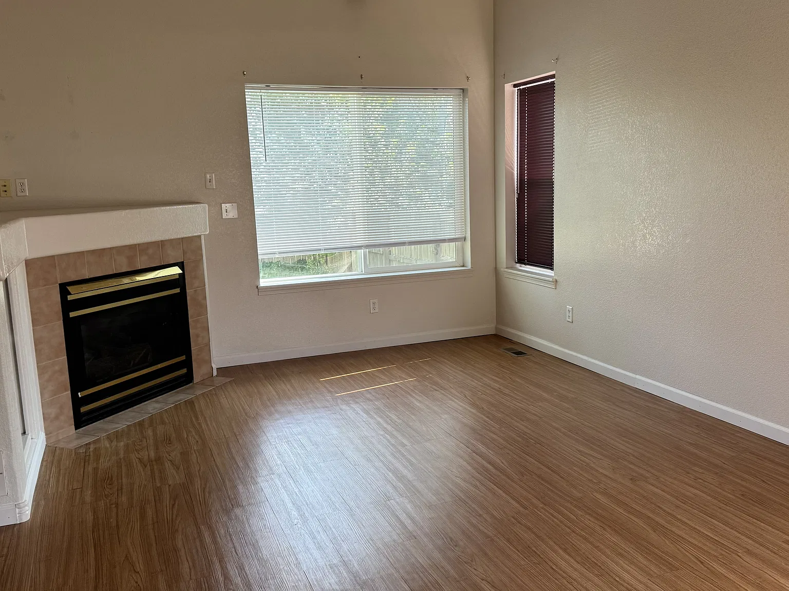 3 bed, 2.5 bath, 2251 sqft, $2,450 — Photo 3
