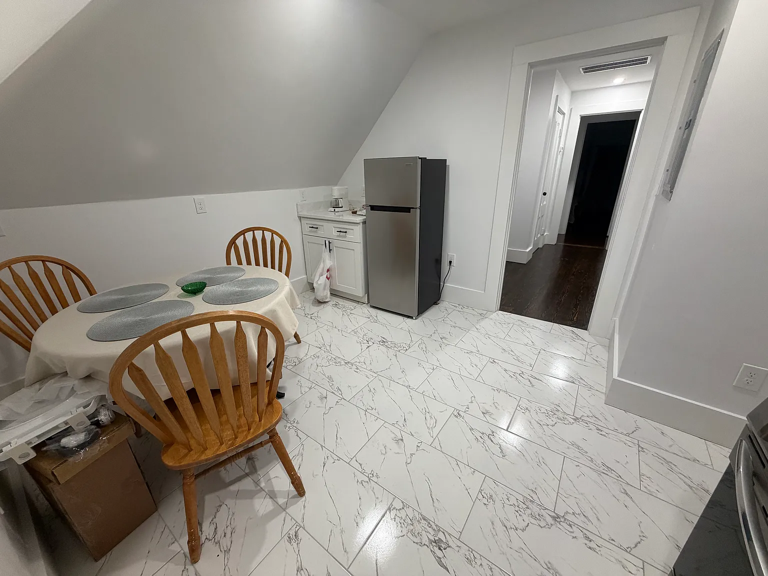 3 bed, 1000 sqft, $3,000 — Photo 3