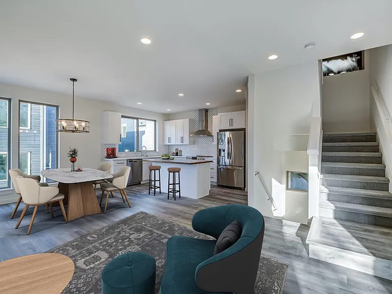 5018 Fauntleroy Way SW — Photo 2