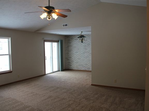 4th image of 302 Gallop Dr
