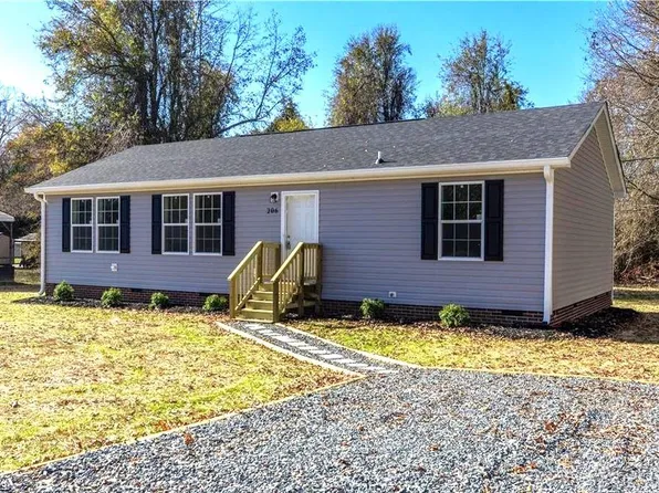 206 S New St, Liberty, NC 27298