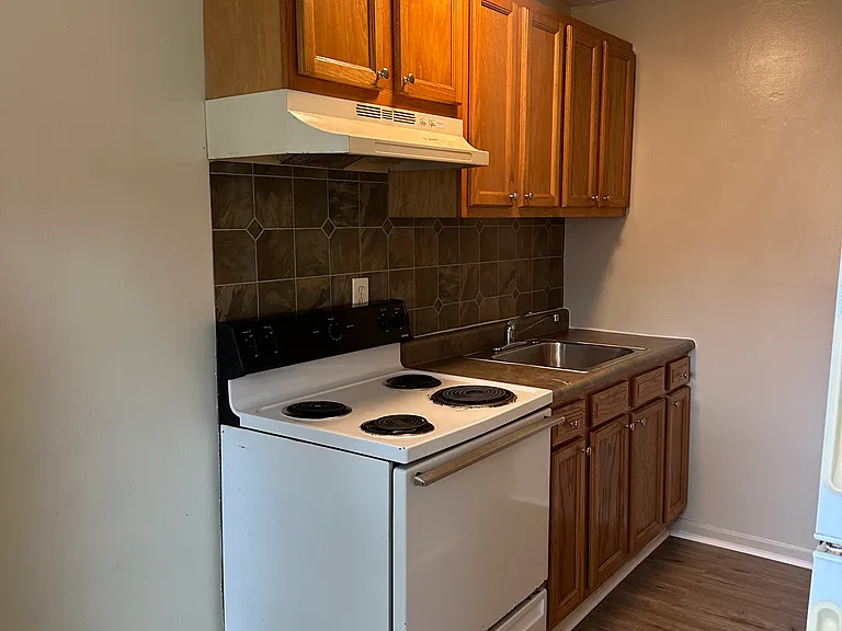 5476 Southgate Blvd — Photo 10