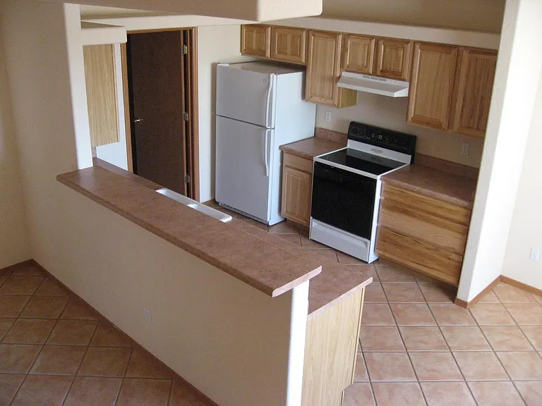 Saturn Cir — Photo 9