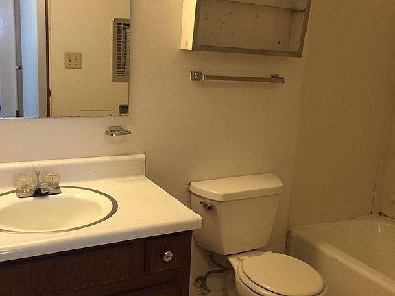 4th image of 425 Western Ave #1-8