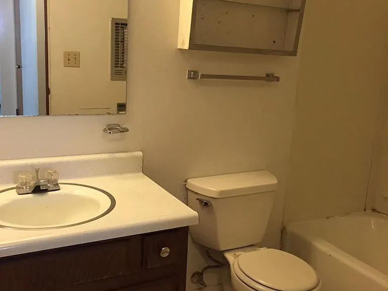 425 Western Ave #1-8 — Photo 4