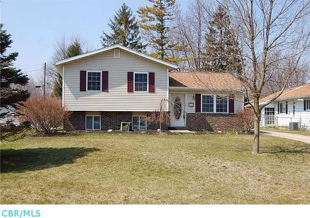 1st image of 210 Lakeview Ct