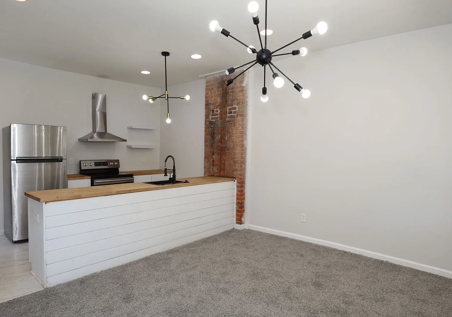 3 bed, 2.0 bath, 1081 sqft, $1,450 — Photo 3