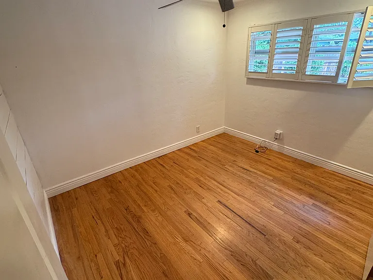 1120 Allen Dr — Photo 9
