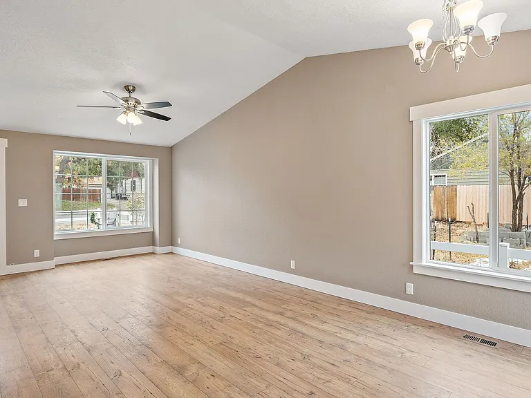 2911 W Pleasanton Ave — Photo 3