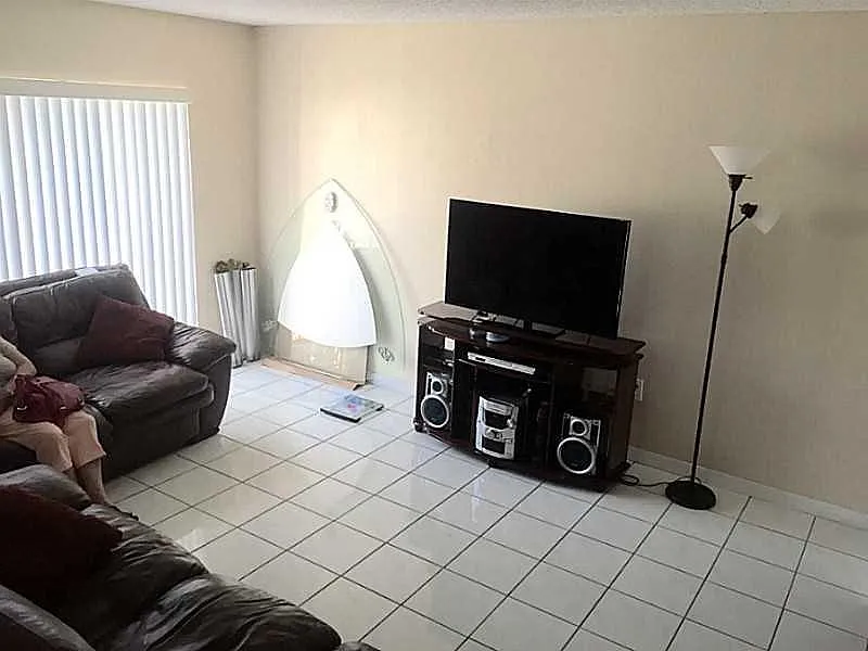 2 bed, 2.5 bath, 979 sqft, $2,400 — Photo 4