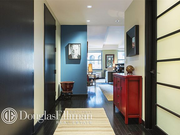 4th image of 18-20 Pine St #1614