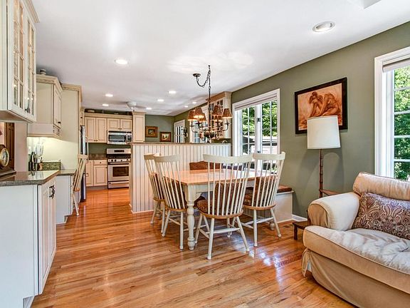 4th image of 398 Hillcrest Dr