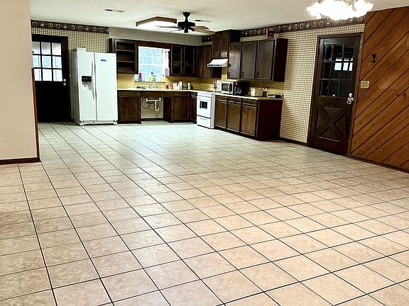 3rd image of 6008 Rosewood Dr