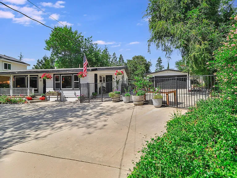 279 Lake Sherwood Dr — Photo 8