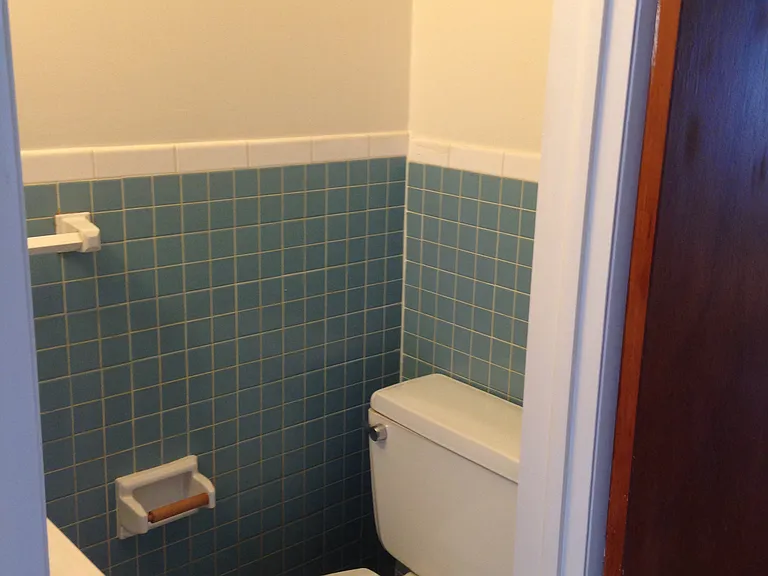 323-349 E Walnut St — Photo 15