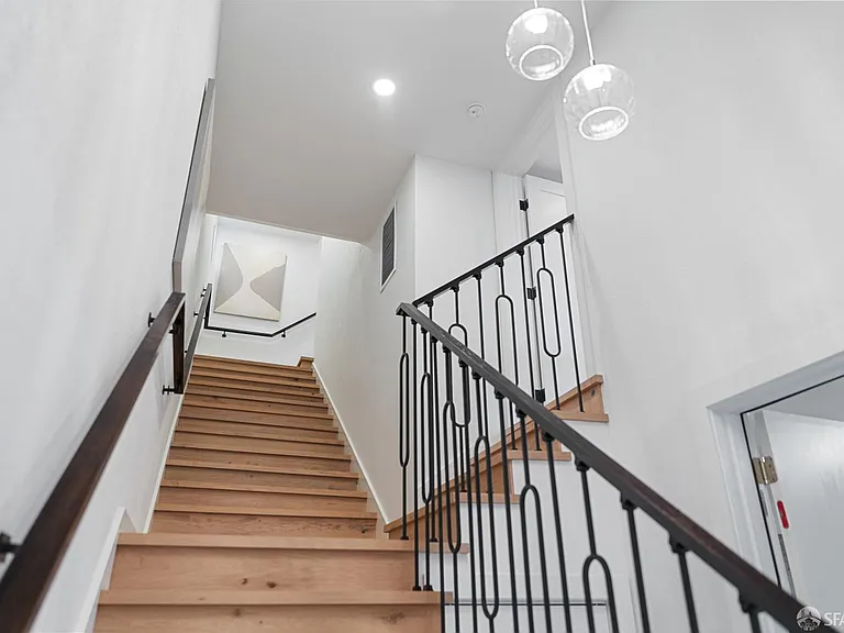 628 Los Palmos Dr — Photo 5