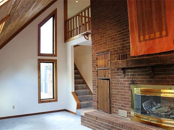 2nd image of 225 Woodmont Dr