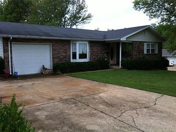 4th image of 301 Cedar Dr