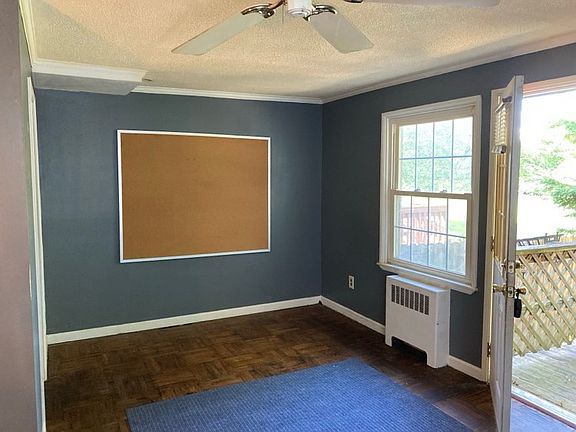 3rd image of 865 Woodlawn Ave
