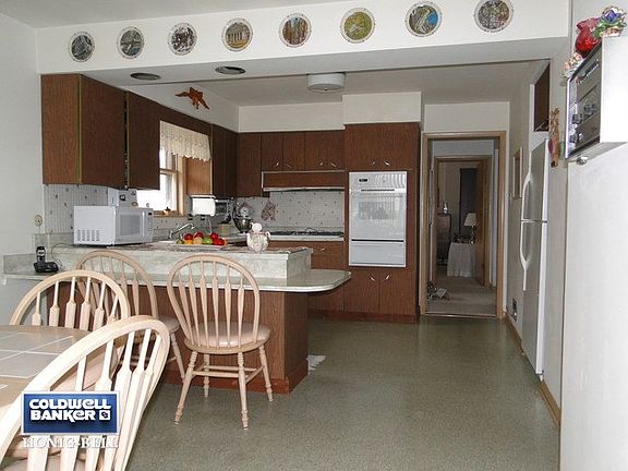 3rd image of 8946 S Francisco Ave