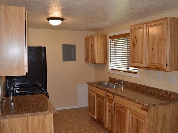 3rd image of 870 Kearney Pl
