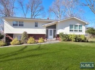 15 Giletta Ct, Closter, NJ 07624