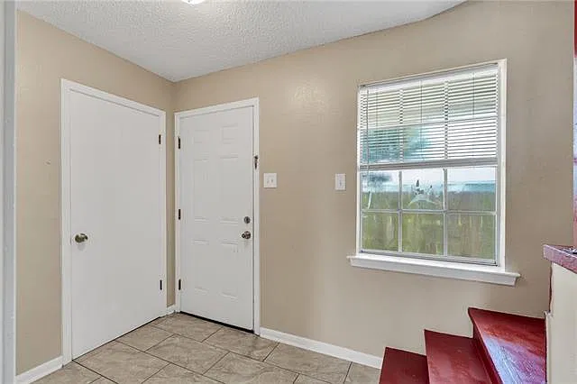 588 Oak Ave — Photo 3