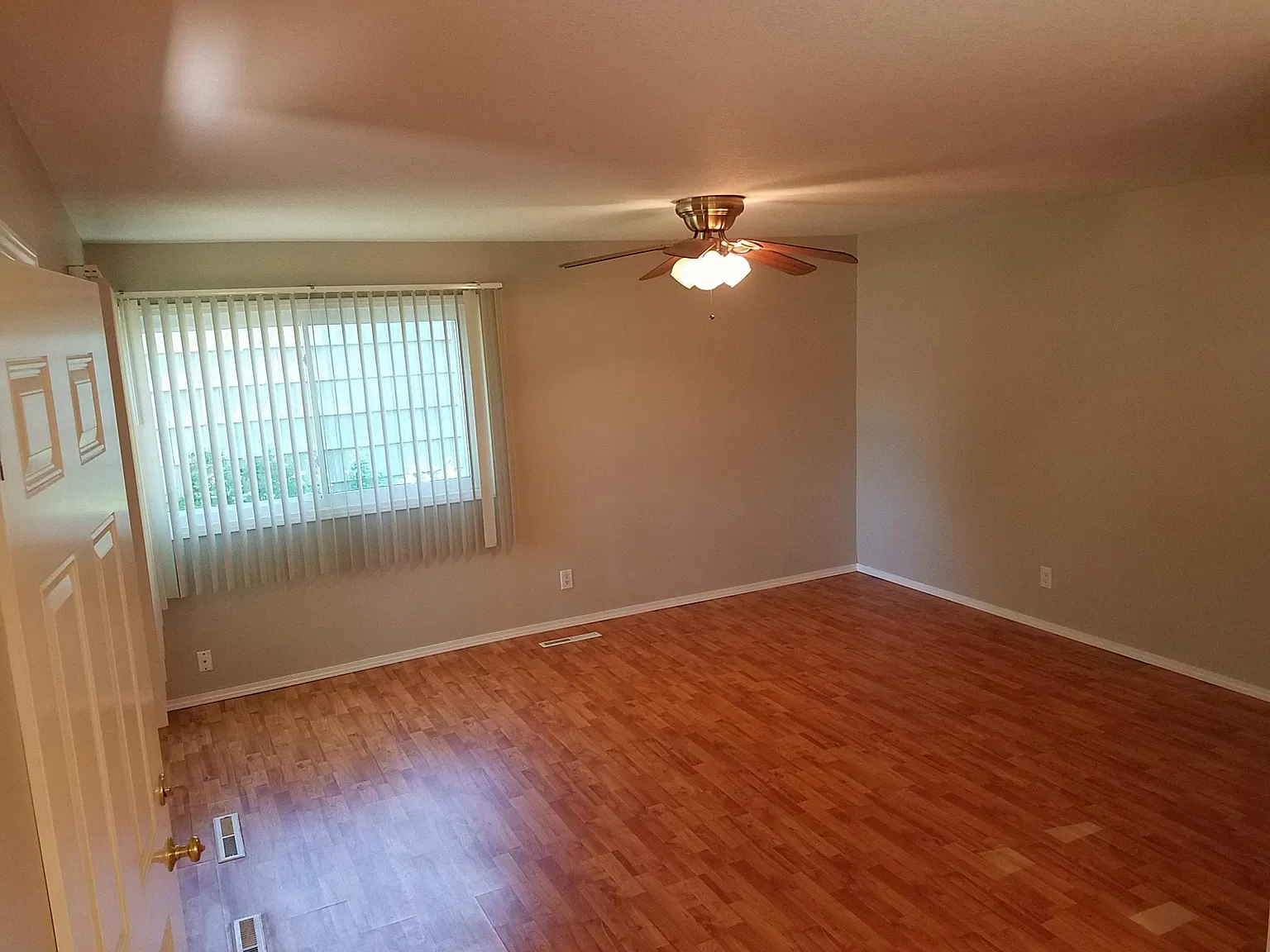 3 bed, 1.5 bath, 1020 sqft, $1,250 — Photo 3