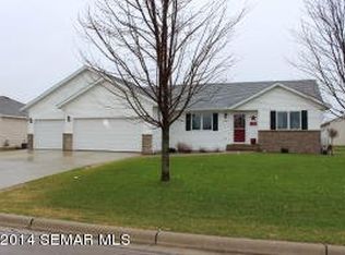 1235 Clover Ln SE, Owatonna, MN 55060